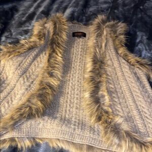 Faux Fur Trim Cable Knit Women's Sweater Vest - Gray